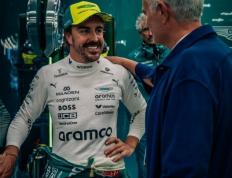 乐鱼体育app-阿斯顿马丁完胜雷诺车队，阿隆索统治全场