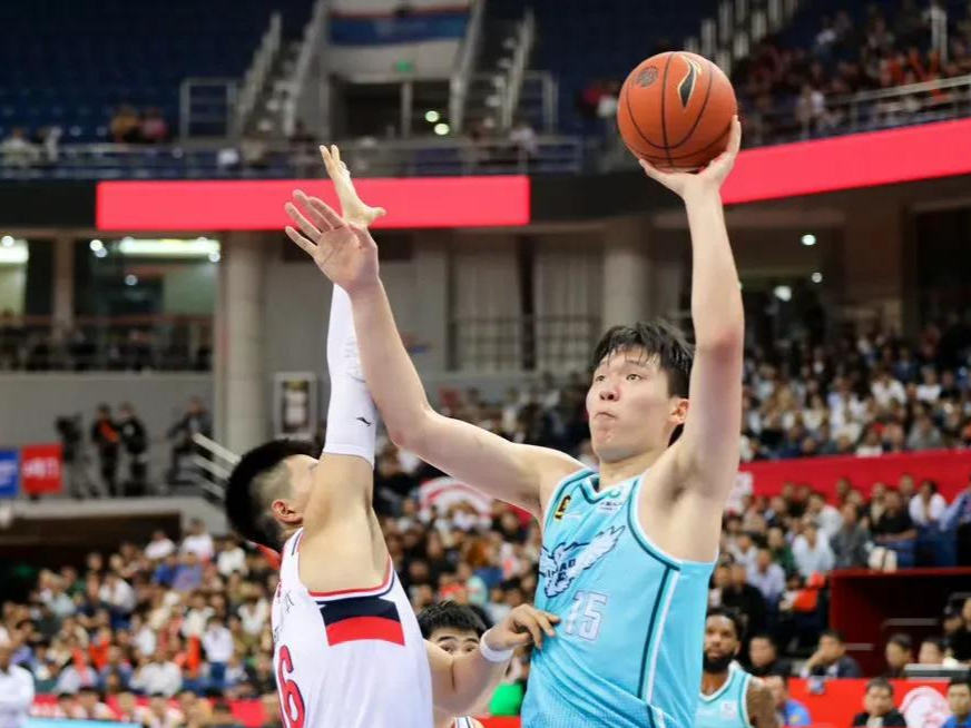 乐鱼-关于篮球联赛精彩瞬间：比分胶着场面激烈的信息